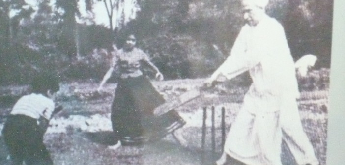 https://silvertalkies.com/wp-content/uploads/2016/09/Playing-cricket-with-Tata.-1953.-At-2-King-Edward-Road-New-DelhiP1000299-702x336.jpg